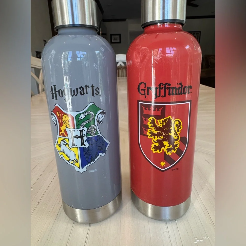 Harry Potter Williams Sonoma Hydration Bottles – Set of 2 –Hogwarts & Gryffindor